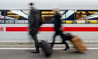 Zügig: An vielen Orten der Region wurde der Bahntakt verbessert, zusätzlich wurden Strecken ausgebaut. - dpa