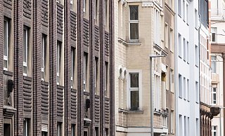 In Großstädten ziehen die Kaufpreise für Wohnungen wieder an. (Symbolbild) - Marco Rauch/dpa