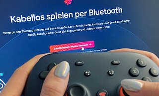 Weiterverwenden statt wiederverwerten. Der Stadia-Controller kann auch nach dem Aus des Spielestreamingdiestes mit einem Firmware-Update weitergenutzt werden. - Till Simon Nagel/dpa-tmn
