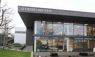 Die gläserne Front täuscht, wenn man der Argumentation IG-Metall folgt. Demnach hat sich die Stiegelmeyer-Geschäftsführung keine Transparenz gegenüber dem Betriebsrat verhalten, sondern gegen das Betriebsverfassungsgesetz verstoßen. - Frank-Michael Kiel-Steinkamp