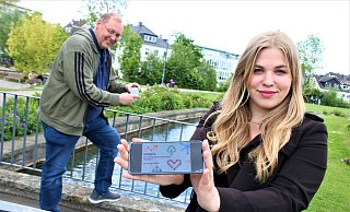 Im Paderquellgebiet hoffen Karsten Strack und Sarah Mevers von der Vorlesebande auf viele Teilnehmer des multimedialen Quizzes "Mumpa" ab Herbst 2026. - Rajkumar Mukherjee