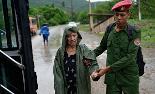 Hunderttausende Menschen sind im Osten des Landes in Sicherheit gebracht worden. - Ramon Espinosa/AP/dpa