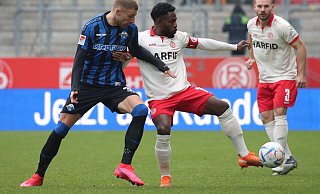 SCP-Stürmer Felix Platte (l.), hier im Zweikampf gegen RWE-Kapitän Daniel Heber, hatte bei der 2:3-Pleite in Essen Pech im Abschluss. - Imago Images