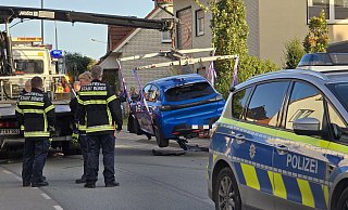 Der Mietwagen, mit dem mutmaßlich Diebesgut transportiert wurde, musste von einem Abschleppunternehmen abtransportiert werden. - Gerald Dunkel