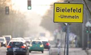 Stau gehören auf der B61 zwischen Bielefeld und Gütersloh zum täglichen Brot. Die Ortsumgehung Ummeln soll Entlastung bringen, kommt aber seit Jahren im Verfahren nicht entscheidend voran. - Oliver Krato
