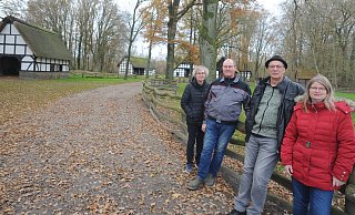 Nancy Kröger, Karl Summann, Tanja Gutjar und Willi Gutjar freuen sich schon auf die neue Saison im Rahdener Museumshof. - Joern Spreen-Ledebur