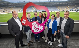 Beim Bielefelder Markentag in der Schüco-Arena geht es für Stadtmarketing, Trendforscher und Markenexperten auch darum, wie der Arminia-Erfolg die Stadt verändert hat. - Oliver Krato