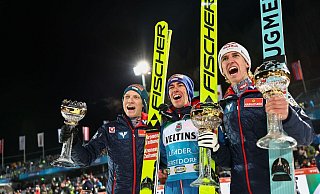 Siegertrio: Jan Hörl, Stefan Kraft und Daniel Tschofenig. - Daniel Karmann/dpa