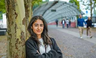 Sandy Karit wurde im Irak geboren, ist in Norwegen aufgewachsen und lebt seit fünf Jahren in Bielefeld. Jetzt studiert sie aufs Lehramt an der Bielefelder Universität. - Andreas Zobe
