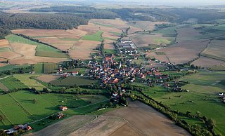 Erkeln ist umgeben von Bergen, liegt quasi wie in einem Trichter. Bei der historischen Schlammflut am 15. Oktober schoss das Wasser von allen Seiten ins Dorf. - Thomas Behler