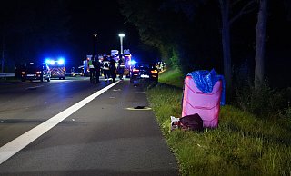 Mit diesem Koffer stand die Frau am Straßenrand. - Freitag Medien Gruppe