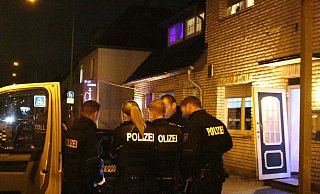 Die Shisha-Bar "Blue Shisha" in Löhne-Gohfeld wurde wie zahlreiche weitere Shisha-Bars im Kreis Herford vom Zoll durchsucht. Die Polizei leistete Amtshilfe. - Ulf Hanke