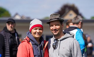 Unter Menschen: Melanie Franke und ihr Mann Tobias freuen sich, endlich wieder gemeinsam draußen sein zu können und gemeinsam an Veranstaltungen teilnehmen zu können. - Yvonne Gottschlich