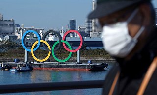 In Deutschland wächst die Zustimmung für eine Corona-Impfung von Teilnehmern an der Fußball-EM und Olympia. - Foto: Eugene Hoshiko/AP/dpa