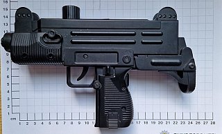 Mit dieser Spielzeugwaffe hantierte ein Fahrgast im Zug zwischen Bad Driburg und Paderborn herum, das löste einen Einsatz der Bundespolizei aus. - Bundespolizei Mit dieser Spielzeugwaffe hantierte ein Fahrgast im Zug zwischen Bad Driburg und Paderborn herum, das löste einen Einsatz der Bundespolizei aus. - Bundespolizei