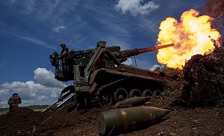 An der Front in Donezk gegen die Kämpfe zwischen dem ukrainischen und russischen Militär weiter. - Evgeniy Maloletka/AP