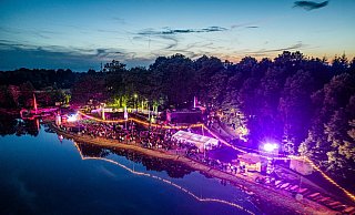 Die Premiere des Sennebeach-Festival lief erfolgreich an Schlotmanns See in Hövelhof. Ausrichter war der Kulturverein Sennekult. - Dennis Daletzki