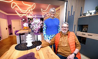 Die Inspiration für die Lichtinstallation in der Küche hatben sich die Gütersloher Sabine Schenk und Harald Schachtebeck im Schüttflix-Tower von Hagedorn geholt. - Andreas Frücht