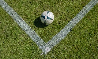 Symbolbild: Fußball. - dpa