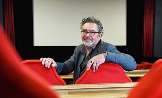 Kamera-Geschäftsführer Jürgen Hillmer im neuen Kinosaal. - Barbara Franke