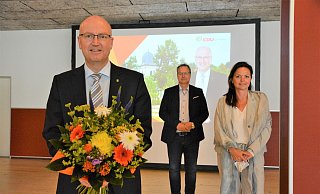 Rückendeckung erhält der Kandidat Michael Esken (53) vom Stadtverbandsvorsitzenden Matthias Humpert und der Fraktionssprecherin Gabriele Nitsch. - Karin Prignitz
