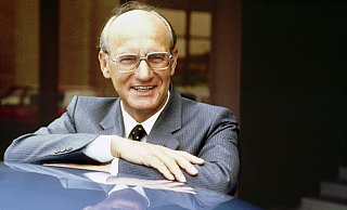 Heinz Nixdorf wäre dieses Jahr 100 geworden. Das Heinz-Nixdorf-Museumsforum widmet sein Jahresprogramm dem Computerpionier. - Heinz-Nixdorf-Museumsforum Heinz Nixdorf wäre dieses Jahr 100 geworden. Das Heinz-Nixdorf-Museumsforum widmet sein Jahresprogramm dem Computerpionier. - Heinz-Nixdorf-Museumsforum
