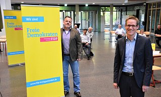 Thorsten Baumgart (vorne) hat sich viel vorgenommen, die FDP mit ihrem Stadtverbandsvorsitzenden Olaf Pretel (l.) steht hinter ihm. - Karin Prignitz