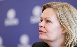Für Bundesinnenministerin Nancy Faeser hat die EM 2024 eine große Bedeutung. - David Young/dpa