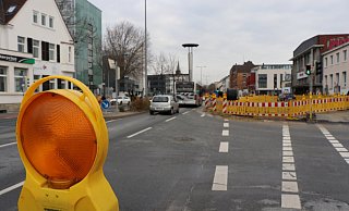 In Richtung Innenstadt auf eine Fahrspur verengt ist die Bahnhofstraße vor dem Hauptbahnhof. - Mareike Gröneweg