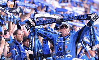 Das Ostwestfalen-Duell sorgte schon in der Vergangenheit für hitzige Stimmung auf den Rängen. Dieses Foto entstand im August 2015. Damals siegte die Arminia in Paderborn mit 2:1. - picture alliance / dpa