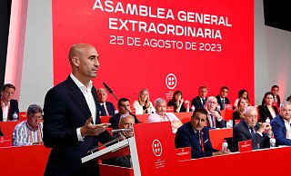 Luis Rubiales, Präsident des spanischen Fußballverbandes RFEF, spricht bei der Außerordentlichen Generalversammlung des Verbandes in Madrid. - Rfef/EUROPA PRESS/dpa