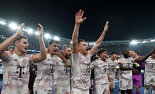Bayerns Spieler jubeln nach dem Spiel. - Federico Gambarini/dpa
