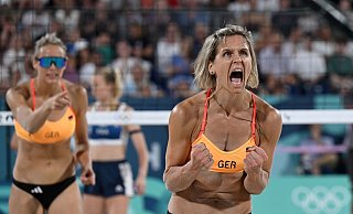 Laura Ludwig (r) und Louisa Lippmann spielen um den deutschen Meistertitel. - Sven Hoppe/dpa