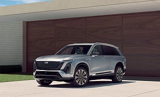 Bulliges US-Feeling: Der Cadillac Vistiq ist ein elektrischer SUV mit drei Sitzreihen und über drei Metern Breite. - Cadillac/General Motors/dpa-tmn