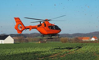Per Rettungshubschrauber musste die junge Radfahrerin ins Krankenhaus gebracht werden. - (Themenbild) Josef Köhne