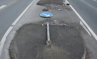 Ein Unbekannter beschädigt an der Weihestraße zwei Verkehrsschilder. - Polizei Kreis Herford