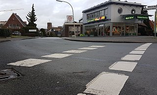 Hier geht’s ab. Die Wibbeltstraße und im weiteren Verlauf „Am Röwekamp" sollen zu Fahrradstraßen werden. - Burkhard Hoeltzenbein