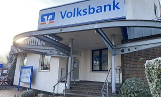 Die Volksbank an der Herforder Straße ist nur vorübergehend wieder offen. - Dirk Windmöller