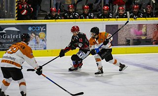 Treffsicher: Luca Häufler (Mitte) schoss das letzte Tor des Herforder EV in den Pre-Play-Offs. Nun geht es im Play-Off-Halbfinale weiter. - Yvonne Gottschlich