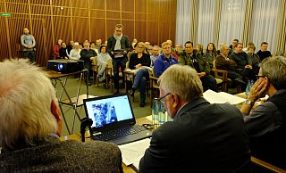 Gut besucht ist die Infoveranstaltung im Bezirksamt zum Verkehrslenkungskonzept „Hauptstraße Brackwede“ während der Umbauphase. - Susanne Lahr
