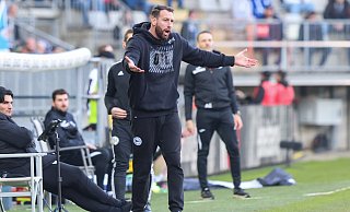 Arminia-Trainer Mitch Kniat bereitet seine Mannschaft auf einen formstarken Gegner aus Münster vor. - Oliver Krato