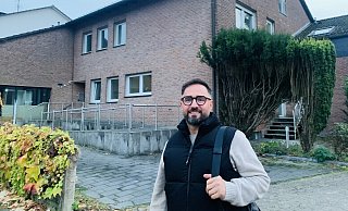 Sobald er grünes Licht vom Baumat hat, will der neue Eigentümer Inan Baysal zur Besichtigung der neuen Wohngruppe für junge Geflüchtete in der umgebauten Arztpraxis einladen. - Ivonne Michel