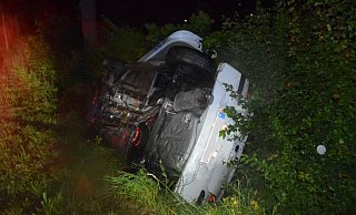 Renault-Fahrer kommt von der Straße ab. - Polizei Herford