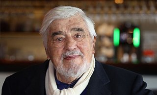 Mario Adorf hat heute Geburtstag. Er wird 95 Jahre alt. (Archivfoto) - Karl-Josef Hildenbrand/dpa