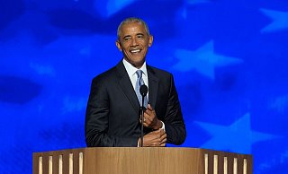 Der ehemalige US-Präsident Barack Obama spricht auf dem Parteitag der Demokraten. - J. Scott Applewhite/AP/dpa