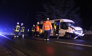 Die Polizei sucht derzeit den Fahrer eines Transporters. Der Mann soll auf der Hüllerstraße einen Unfall verursacht haben. - Florian Weyand