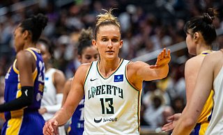 Leonie Fiebich ist mit dem Titelverteidiger New York Liberty sicher in den WNBA-Playoffs. - Maximilian Haupt/dpa