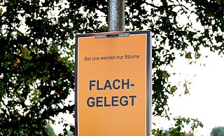 Die Freiwillige Feuerwehr Friedrichsdorf wirbt in Gütersloh mit teilweise anzüglichen Werbeplakaten neue Mitglieder an - Andreas Frücht