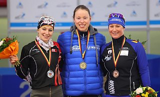 Starker Auftritt in Calgary: Josie Hofmann (M). (Archivbild). - Karl-Josef Hildenbrand/dpa