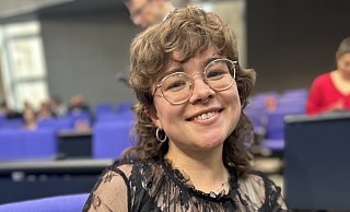 Charlotte Neuhäuser aus Paderborn hat als Abgeordnete der Fraktion Die Linke an der konstituierenden Sitzung des Bundestags in Berlin teilgenommen. - Fraktion Die Linke